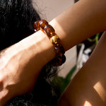 Fiona_Bracelet_Amber_on_Vanessa_V01