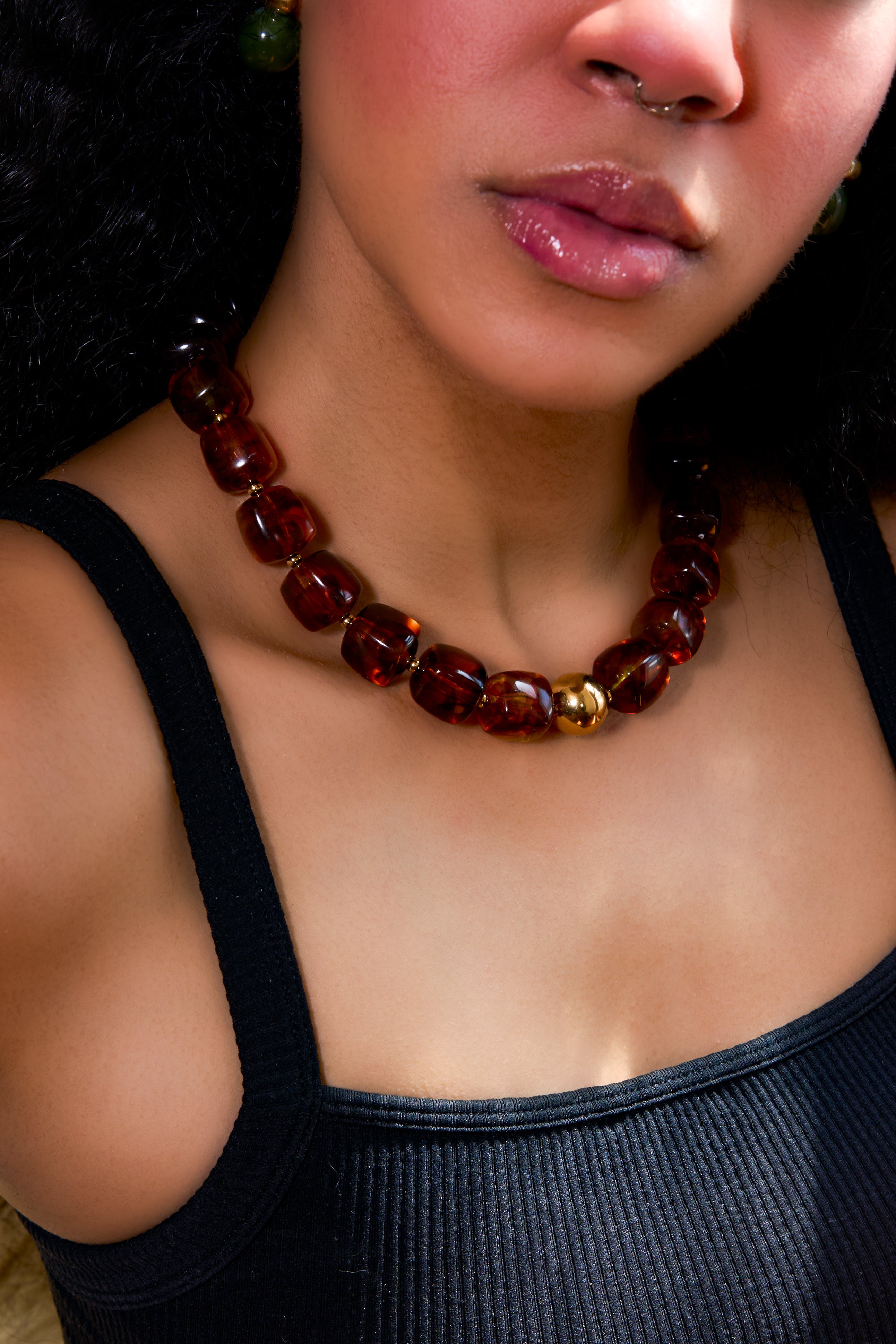 Fiona_Necklace_Amber_on_Vanessa_V03