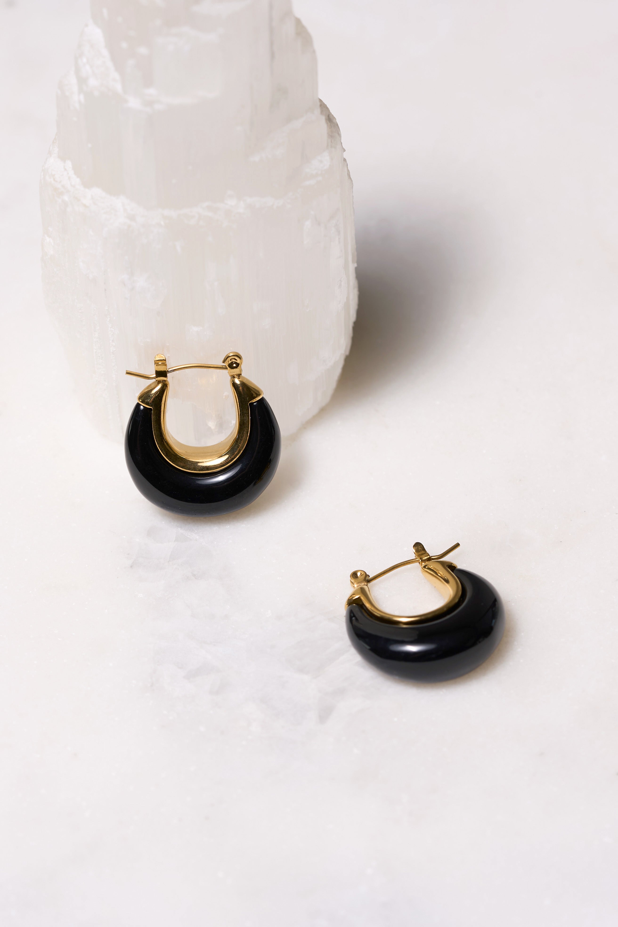 Selma_Black_Earrings_V01